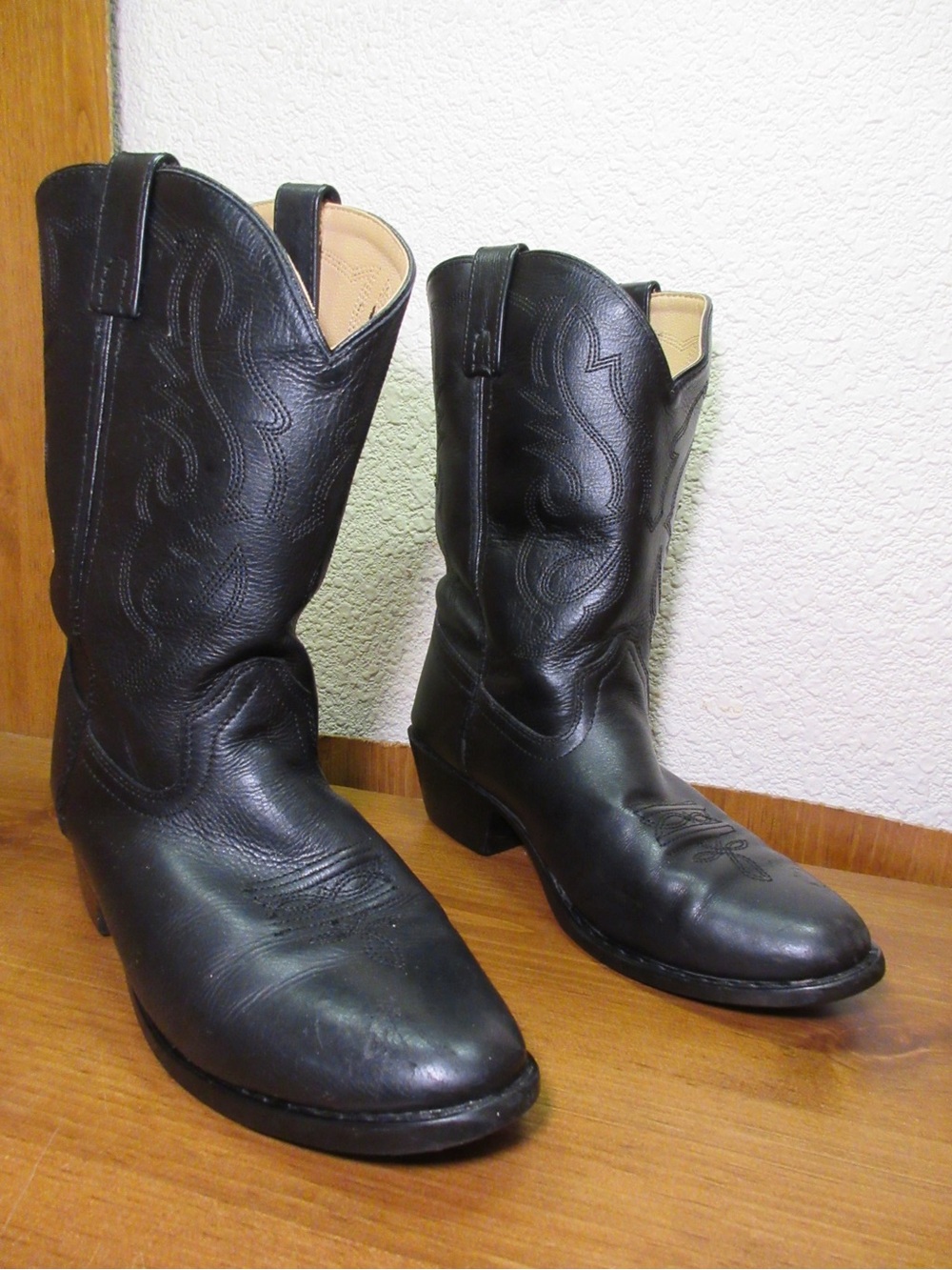 RD Style Black Leather Cowboy Boots with Decorative Stitching